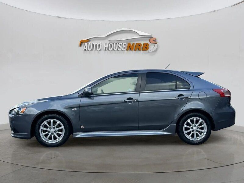Mörkgrå (grå) Begagnad 2011 Mitsubishi Lancer Sportback Halvkombi | 67 500 kr (Lite dyr) - Bild 1/4