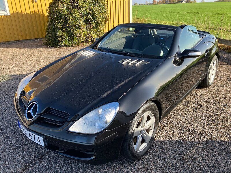 Svart Begagnad 2005 Mercedes SLK280 Cab | 139 000 kr (Lite dyr) - Bild 1/4