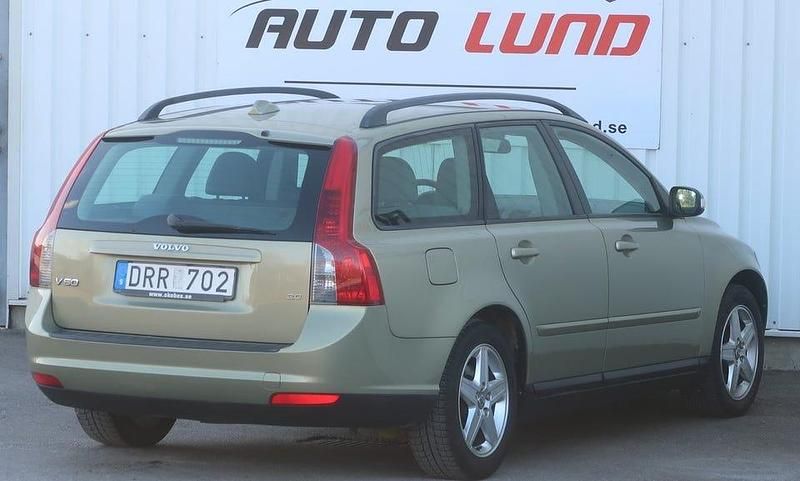 Begagnad Volvo V50 Kinetic 146 HK (107 kW) 2008 Grön Kombi