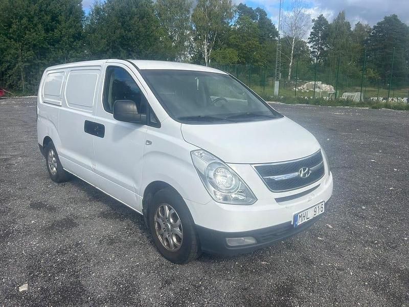 Vit Begagnad 2012 Hyundai H-1 Van | 39 900 kr (Marknadspris) - Bild 1/4