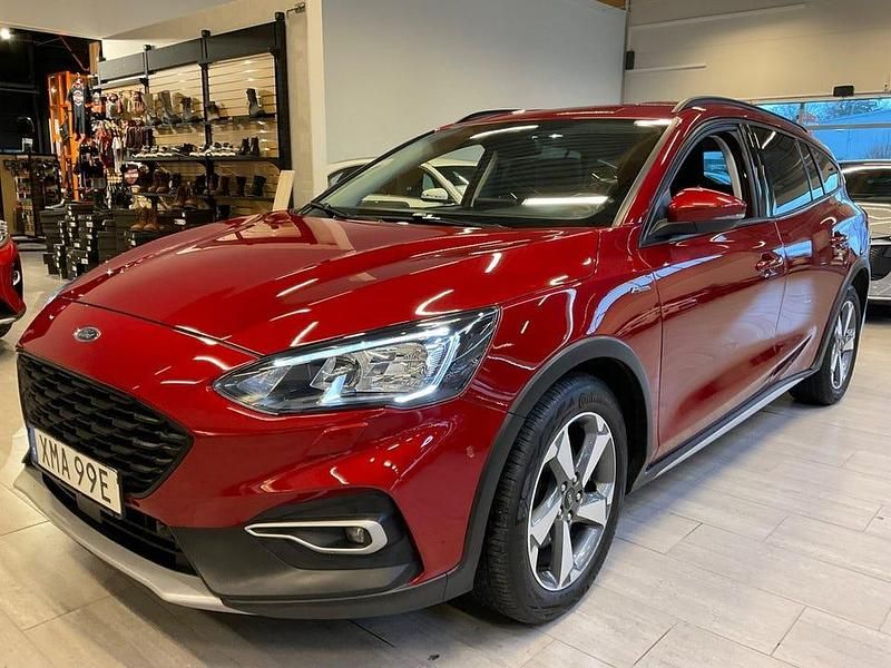 Röd Begagnad 2019 Ford Focus Active Kombi | 168 000 kr (Marknadspris) - Bild 1/4