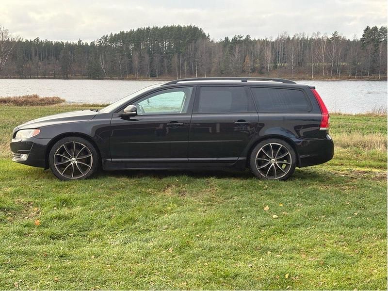 Svart Begagnad 2014 Volvo V70 Kombi | 65 000 kr (Marknadspris) - Bild 1/4