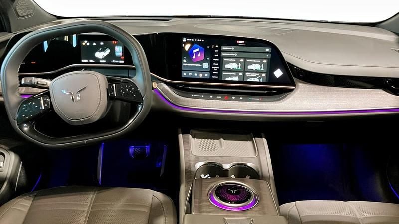 Begagnad Hongqi EHS7 202 kW (275 HK) 2024 Svart (black) SUV