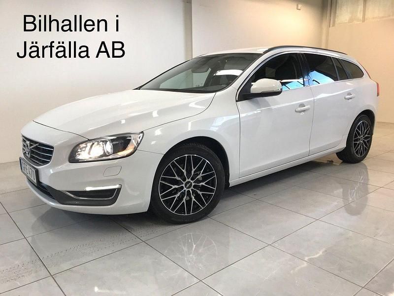 Vit Begagnad 2014 Volvo V60 Momentum Kombi | 124 900 kr (Marknadspris) - Bild 1/4