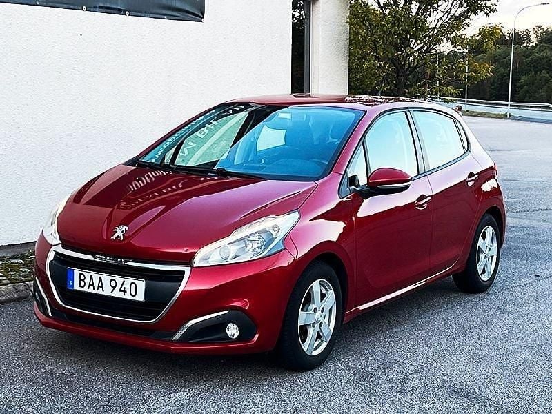 Mörkröd (rödmet) Begagnad 2015 Peugeot 208 Halvkombi | 56 900 kr (Marknadspris) - Bild 1/4