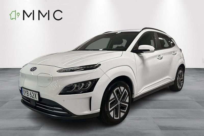 Vit Begagnad 2022 Hyundai Kona Essential SUV | 199 000 kr (Marknadspris) - Bild 1/4