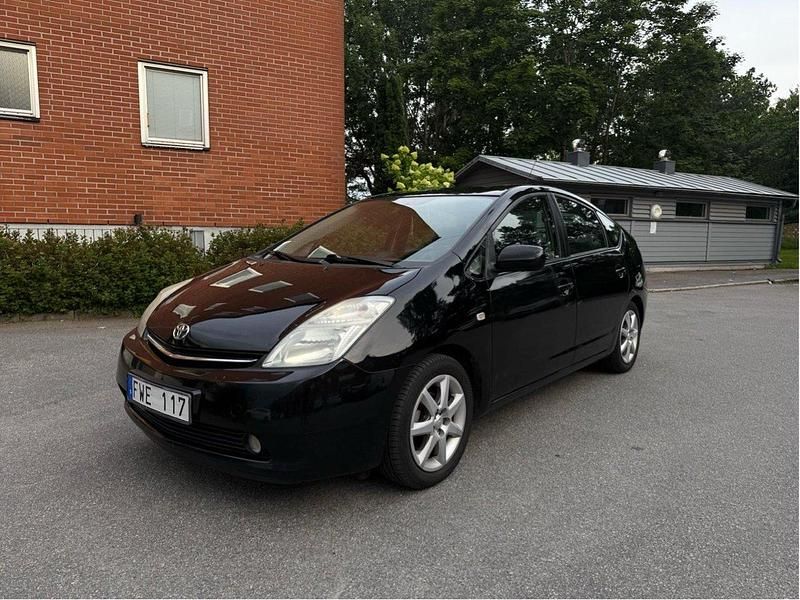 Svart Begagnad 2007 Toyota Prius Halvkombi | 44 900 kr (Marknadspris) - Bild 1/4