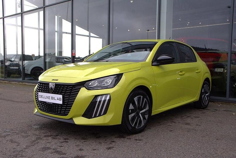 Grön Begagnad 2024 Peugeot 208 Halvkombi | 199 900 kr (Marknadspris) - Bild 1/4