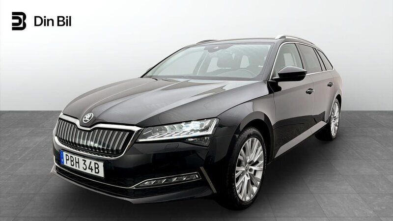 Svart Begagnad 2022 Skoda Superb Style Kombi | 349 000 kr (Marknadspris) - Bild 1/4