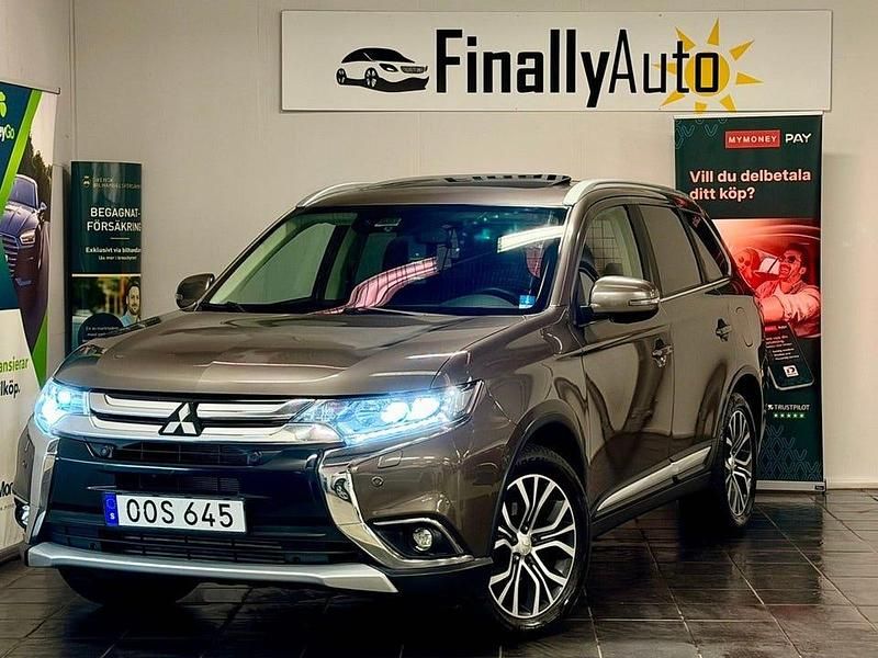 Brun Begagnad 2017 Mitsubishi Outlander SUV | 129 900 kr (Marknadspris) - Bild 1/4