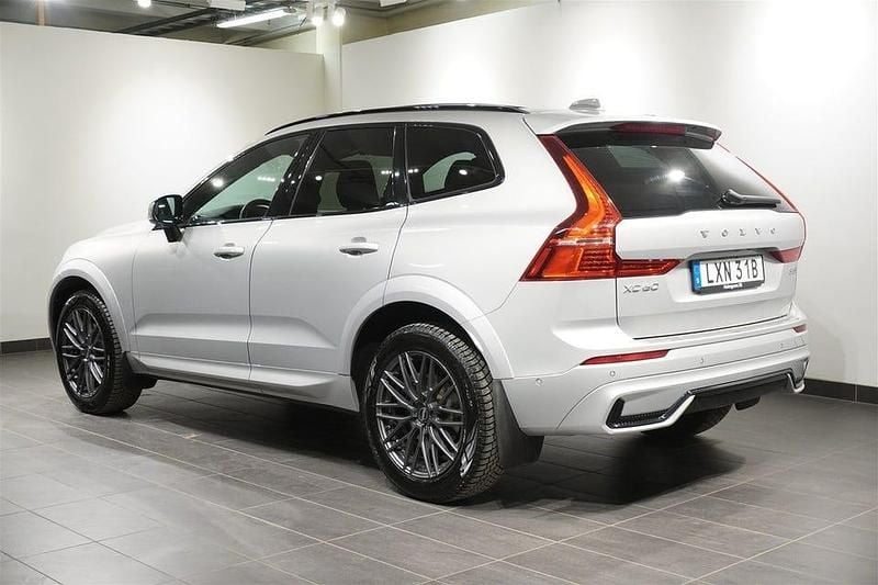 Begagnad Volvo XC60 R-Design 235 HK (172 kW) 2021 Silver SUV