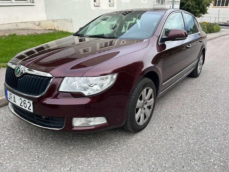 Begagnad 2009 Skoda Superb Halvkombi | 39 000 kr (Bra pris) - Bild 1/4