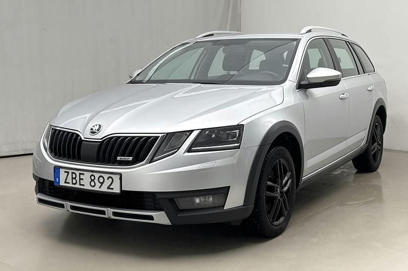 Silver Begagnad 2018 Skoda Octavia Scout Kombi | 118 000 kr (Marknadspris) - Bild 1/4