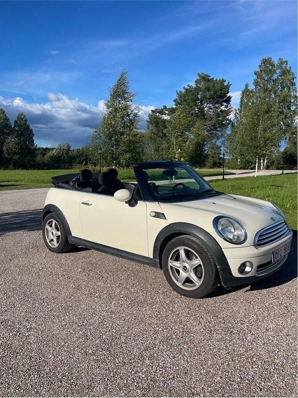 Vit Begagnad 2010 Mini Cooper Cabriolet Cab | 90 000 kr (Marknadspris) - Bild 1/3