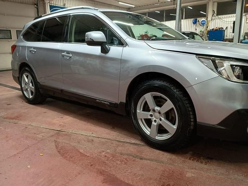 Begagnad 2016 Subaru Outback Kombi | 132 000 kr (Marknadspris) - Bild 1/4