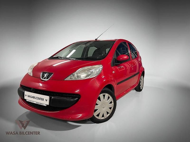 Röd Begagnad 2007 Peugeot 107 Halvkombi | 47 900 kr (Marknadspris) - Bild 1/4