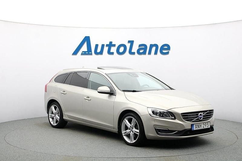 Begagnad Volvo V60 Standard 190 HK (139 kW) 2018 Luminous sand / 719 Kombi