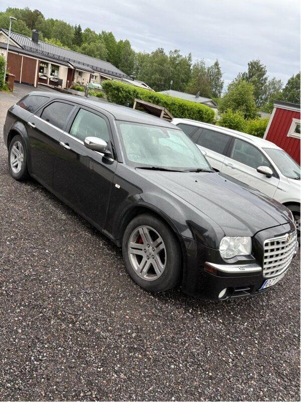 Svart Begagnad 2008 Chrysler 300C Touring Kombi | 43 000 kr (Lite dyr) - Bild 1/4