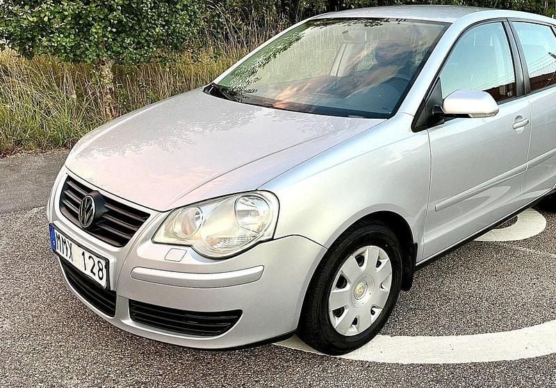 Silver Begagnad 2007 VW Polo Comfortline Halvkombi | 27 900 kr (Marknadspris) - Bild 1/4