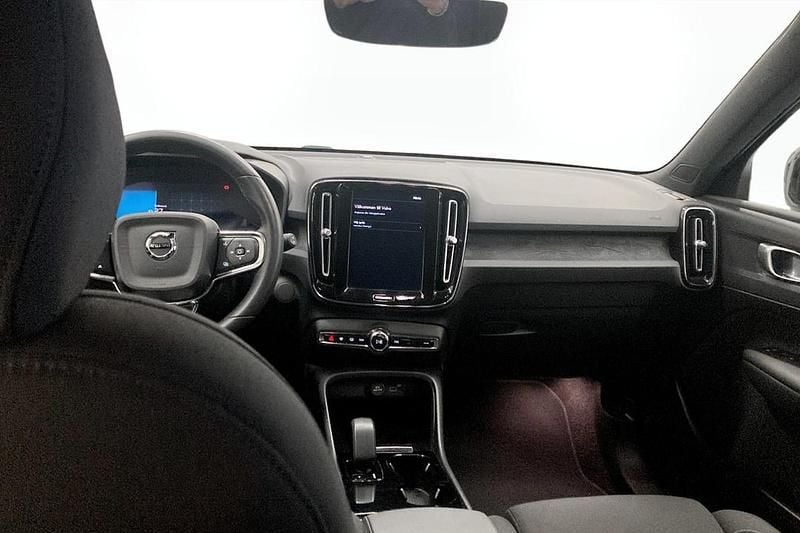 Begagnad Volvo XC40 Single Motor 175 kW (238 HK) 2023 Silver SUV