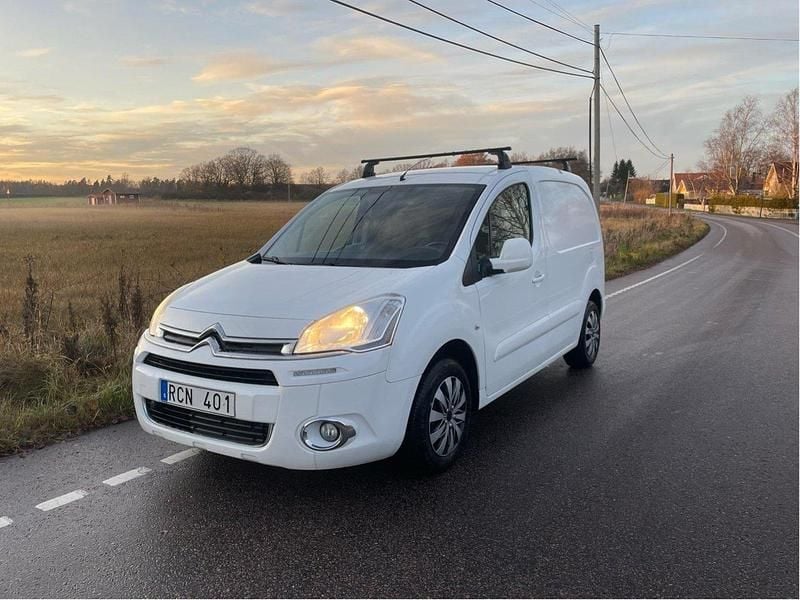 Vit Begagnad 2013 Citroën Berlingo | 62 000 kr (Marknadspris) - Bild 1/4