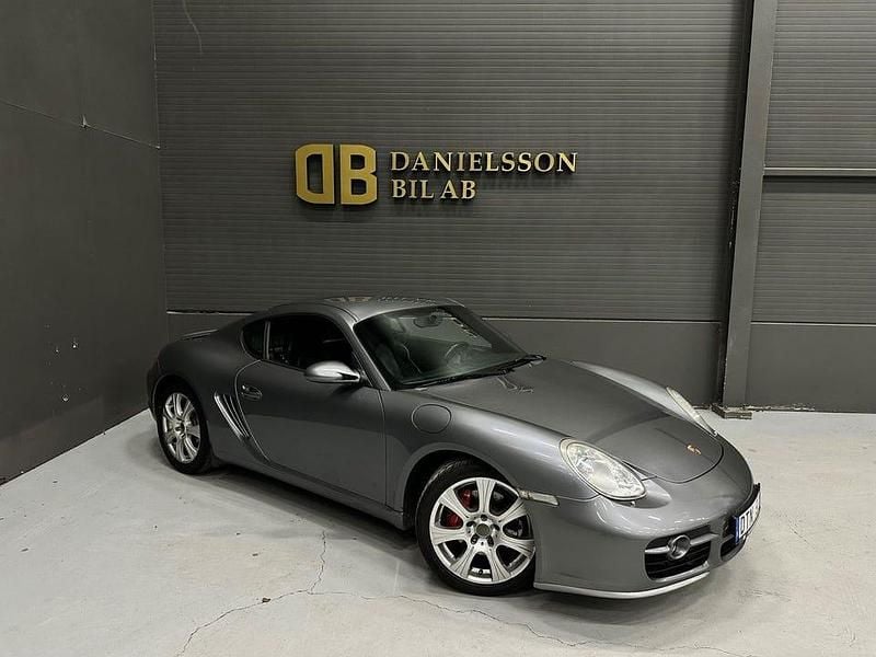Grå Begagnad 2006 Porsche Cayman S Sportkupé | 349 800 kr - Bild 1/4