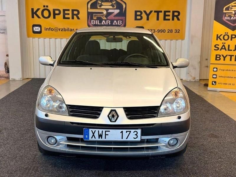 Begagnad Renault Clio R.S. 75 HK (55 kW) 2006 Ljusgrå Halvkombi