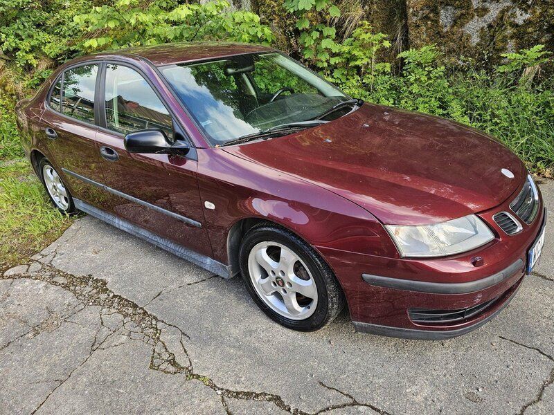 Röd Begagnad 2004 Saab 9-3 Linear Sedan | 23 000 kr (Bra pris) - Bild 1/4