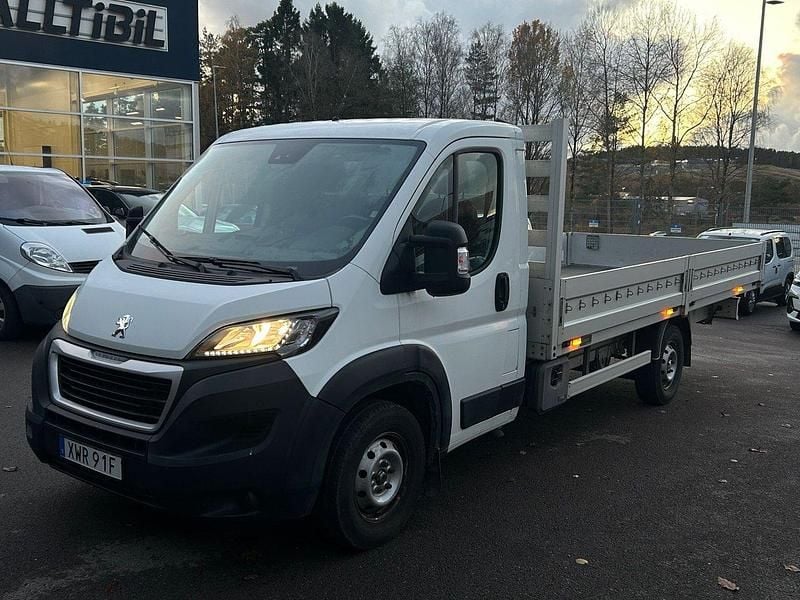 Vit Begagnad 2020 Peugeot Boxer Van | 299 900 kr (Lite dyr) - Bild 1/3