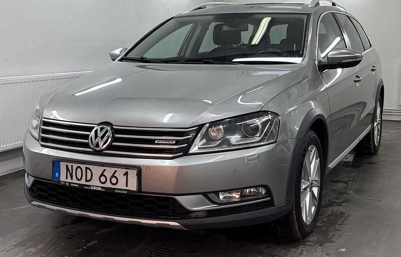 Silver Begagnad 2014 VW Passat Alltrack Kombi | 74 800 kr (Lite dyr) - Bild 1/4