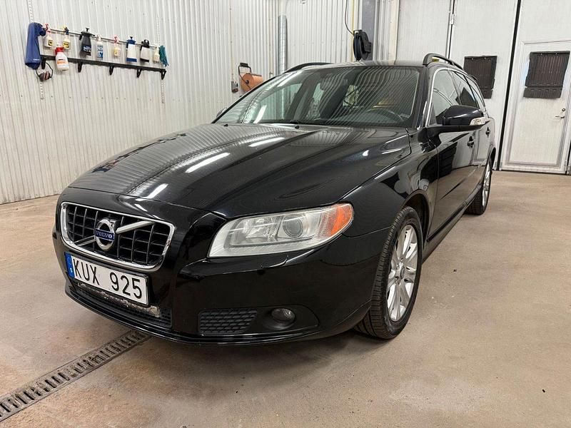 Svart Begagnad 2010 Volvo V70 Kombi | 69 500 kr (Lite dyr) - Bild 1/4