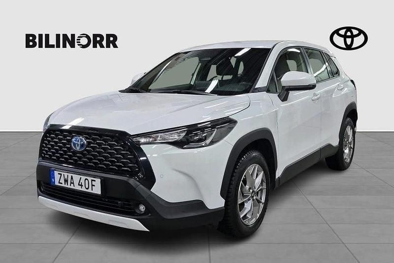 Begagnad Toyota Corolla Cross Active 141 HK (103 kW) 2023 Vit SUV