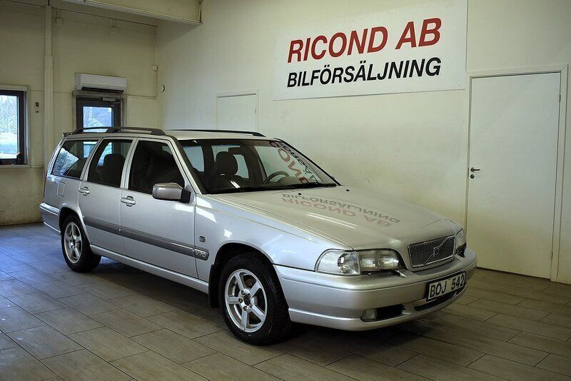 Ljusgrå Begagnad 1999 Volvo V70 Kombi | 79 900 kr - Bild 1/4