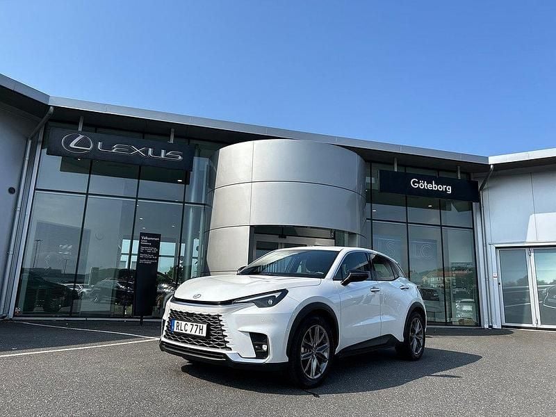 Vit Begagnad 2024 Lexus LBX SUV | 405 000 kr (Dyr) - Bild 1/4