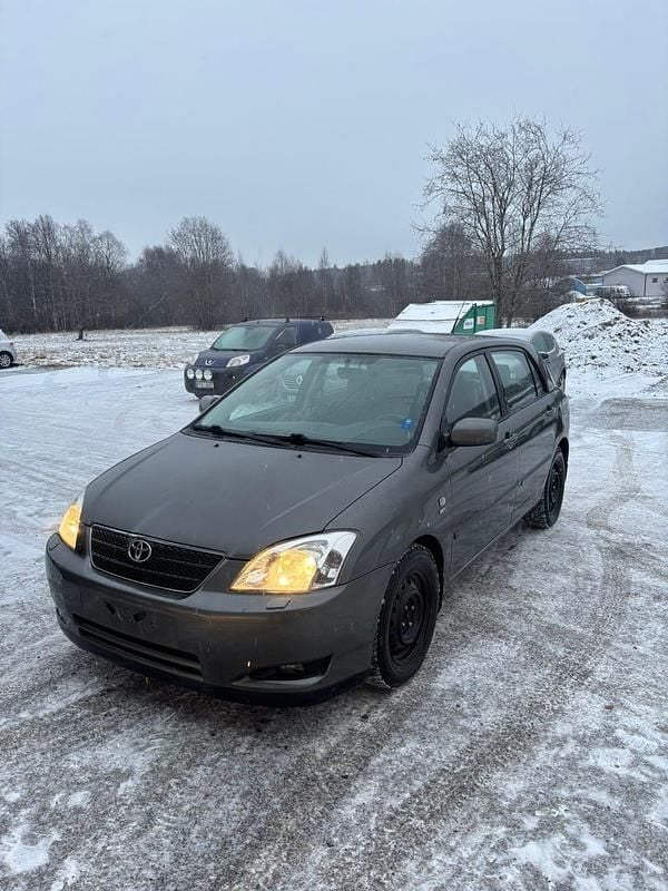 Begagnad 2003 Toyota Corolla Halvkombi | 32 900 kr (Marknadspris) - Bild 1/4