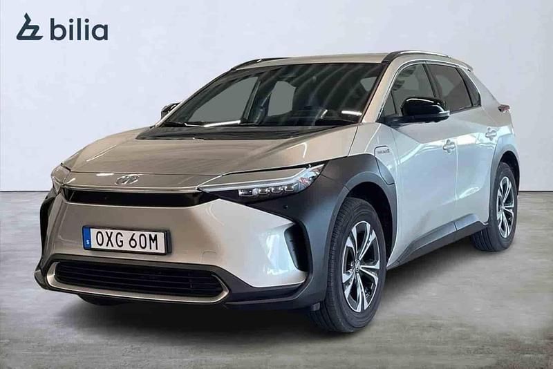 Silver Begagnad 2023 Toyota bZ4X SUV | 399 900 kr - Bild 1/1