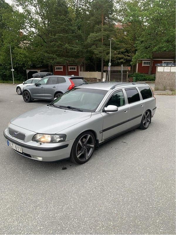 Vit Begagnad 2000 Volvo V70 Kombi | 25 000 kr (Marknadspris) - Bild 1/4