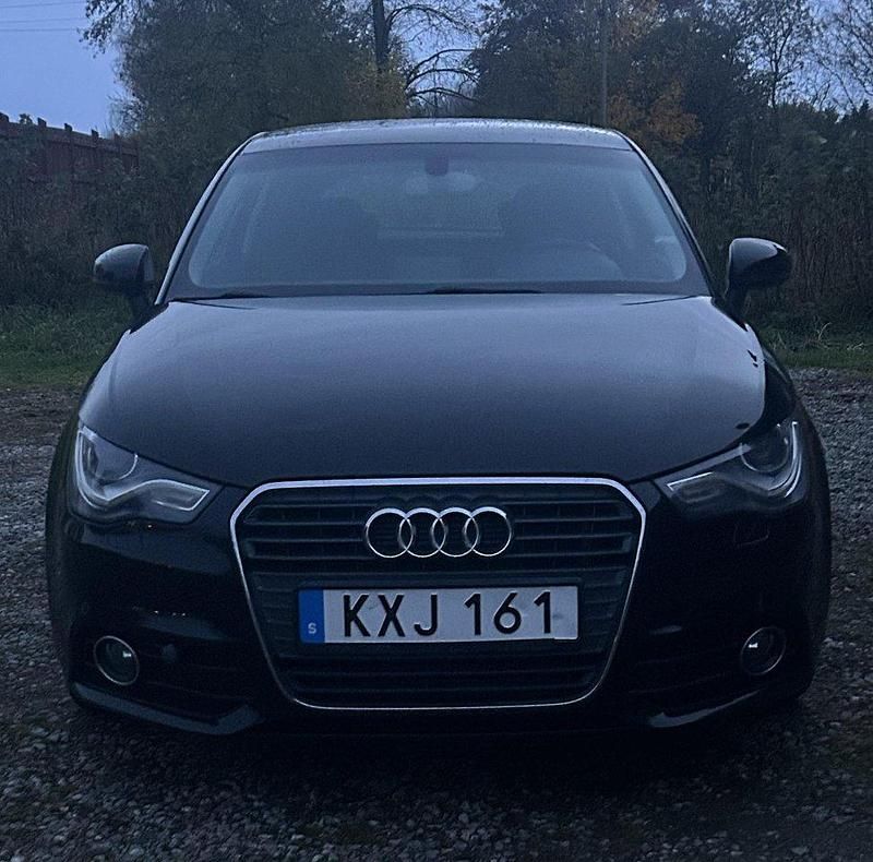 Svart Begagnad 2011 Audi A1 Halvkombi | 74 500 kr (Lite dyr) - Bild 1/4