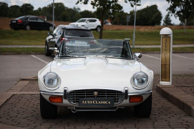 Begagnad Jaguar E-Type 276 HK (202 kW) 1973 Vit Cab