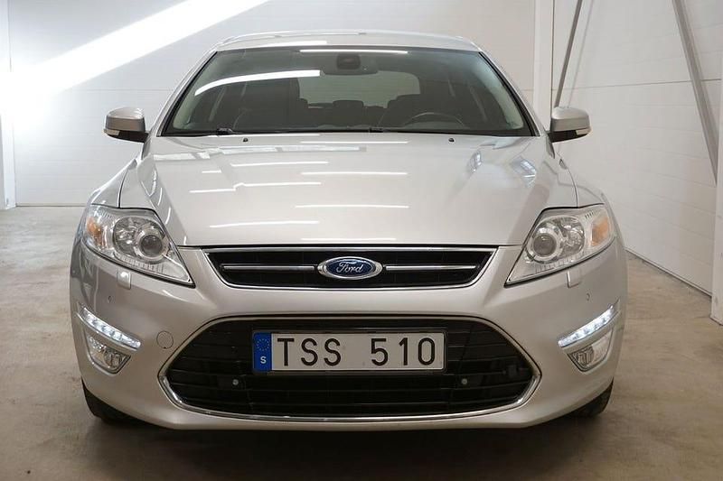 Begagnad Ford Mondeo Titanium 146 HK (107 kW) 2011 Grå Kombi