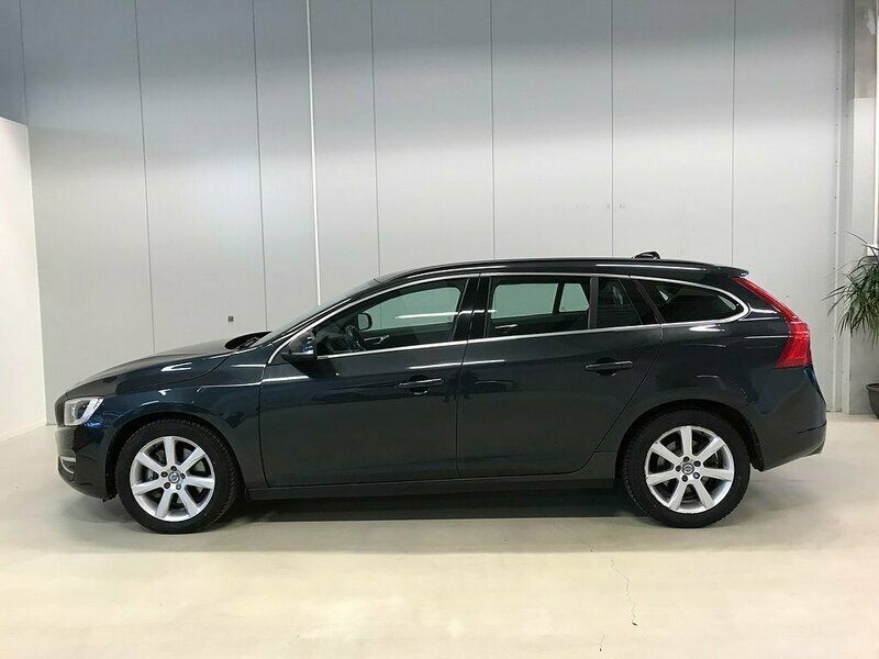 Begagnad 2018 Volvo V60 Momentum Kombi | 169 900 kr - Bild 1/4