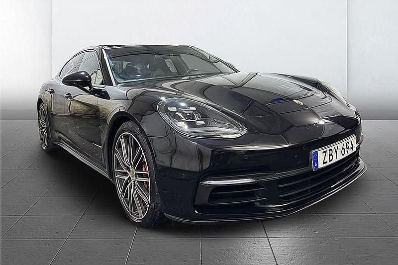 Svart Begagnad 2017 Porsche Panamera Halvkombi | 493 900 kr (Marknadspris) - Bild 1/3
