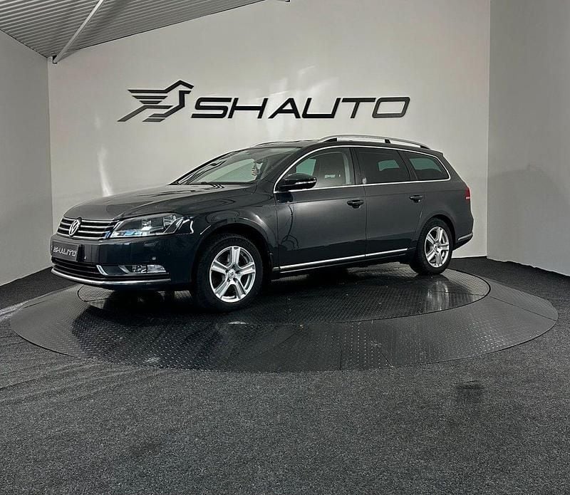Mörkgrå (grå) Begagnad 2011 VW Passat Kombi | 79 900 kr (Marknadspris) - Bild 1/4