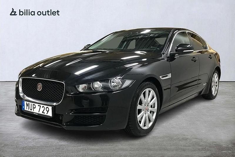 Svart Begagnad 2016 Jaguar XE Prestige Sedan | 119 900 kr (Marknadspris) - Bild 1/3