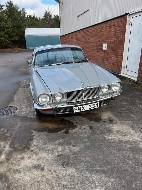 Begagnad 1975 Jaguar XJ Sedan | 58 000 kr - Bild 1/4