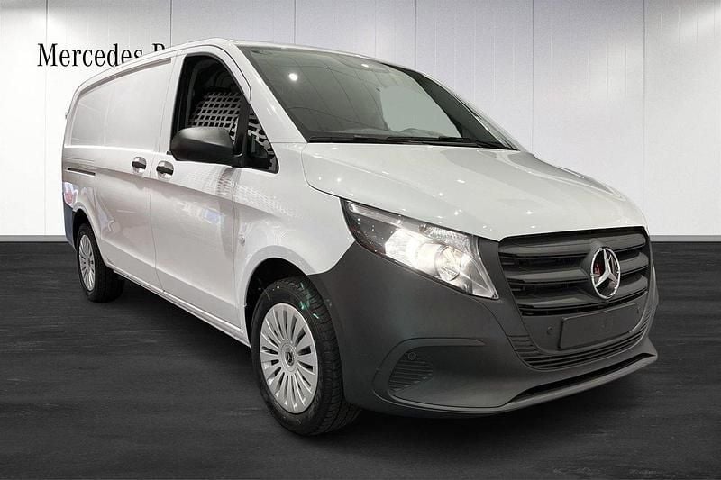Vit Ny 2025 Mercedes Vito Minibuss | 486 250 kr (Superpris) - Bild 1/4