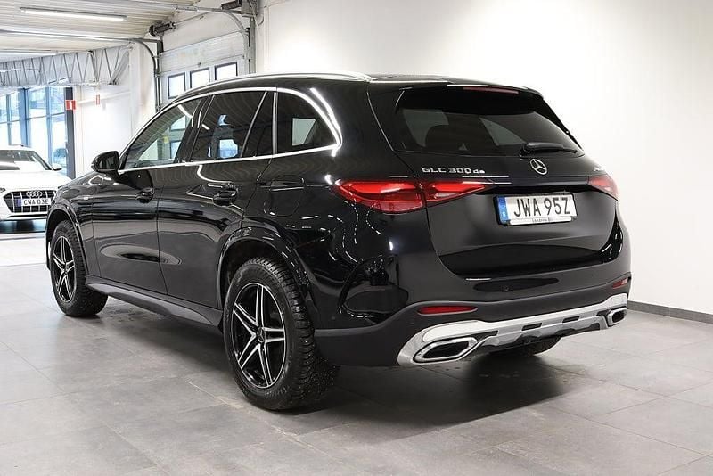 Begagnad Mercedes GLC300e Advanced 333 HK (244 kW) 2025 Svart SUV