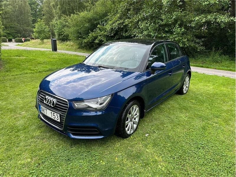 Blå Begagnad 2014 Audi A1 Sportback Sport Halvkombi | 88 900 kr (Marknadspris) - Bild 1/4