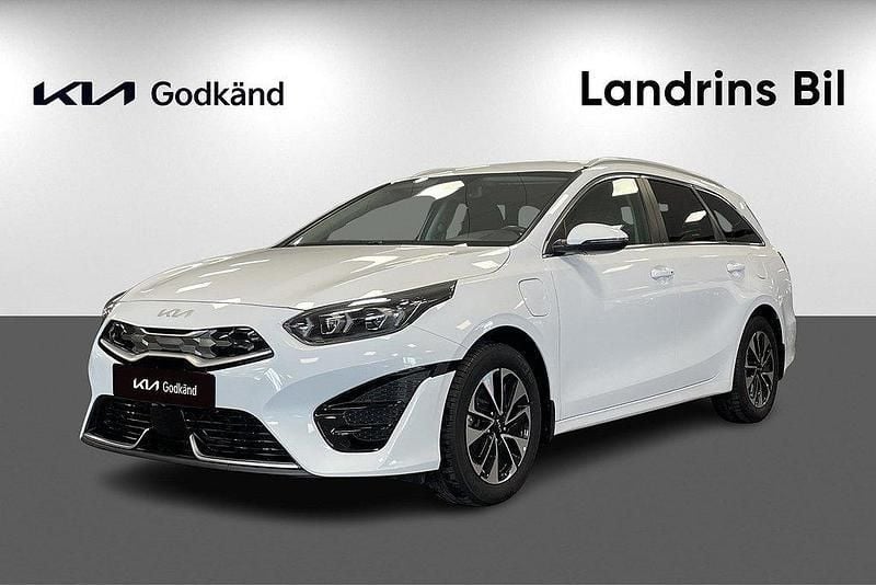 Vit Begagnad 2022 Kia Ceed Advance Kombi | 249 000 kr (Marknadspris) - Bild 1/4