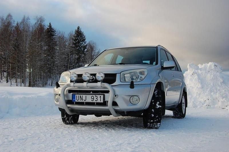 Begagnad 2004 Toyota RAV4 SUV | 44 900 kr (Marknadspris) - Bild 1/4
